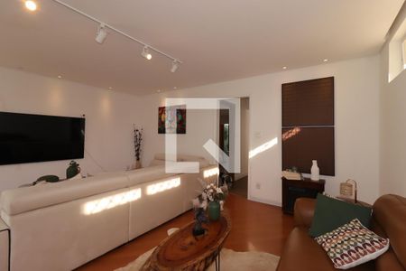 Sala de casa para alugar com 2 quartos, 270m² em Vila Bastos, Santo André