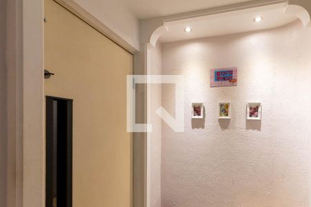 Área comum - Elevador de apartamento para alugar com 4 quartos, 246m² em Higienópolis, São Paulo