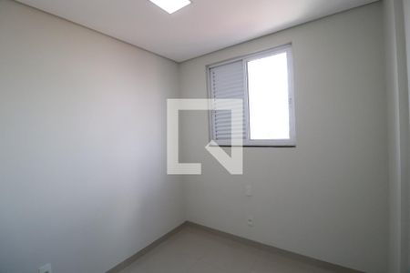 Quarto 2 de apartamento para alugar com 3 quartos, 74m² em Granada, Uberlândia