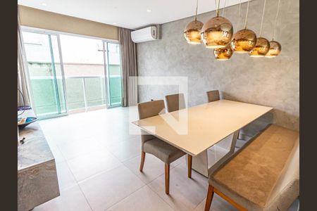 Sala de casa de condomínio para alugar com 2 quartos, 100m² em Vila Canero, São Paulo