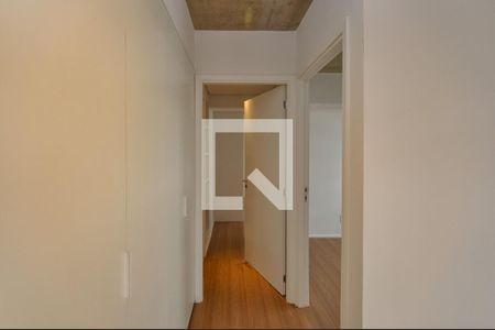 Corredor de apartamento para alugar com 2 quartos, 82m² em Vila Ipojuca, São Paulo