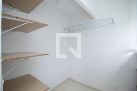 Closet da suíte 1 de apartamento para alugar com 2 quartos, 60m² em Parque Cecap, Guarulhos