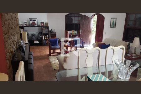 Casa à venda com 4 quartos, 200m² em Matapaca, Niterói