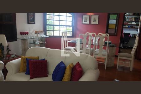 Casa à venda com 4 quartos, 200m² em Matapaca, Niterói