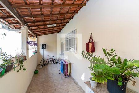 Varanda dos fundos de casa à venda com 2 quartos, 240m² em Irajá, Rio de Janeiro