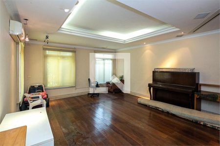 Casa à venda com 5 quartos, 850m² em Santo Amaro, São Paulo