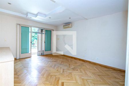 Casa à venda com 5 quartos, 850m² em Santo Amaro, São Paulo