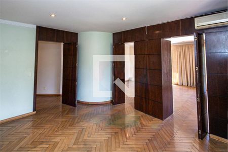 Casa à venda com 5 quartos, 850m² em Santo Amaro, São Paulo