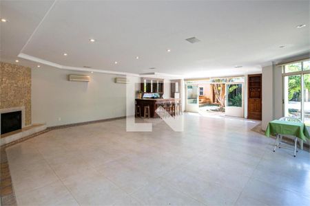 Casa à venda com 5 quartos, 850m² em Santo Amaro, São Paulo