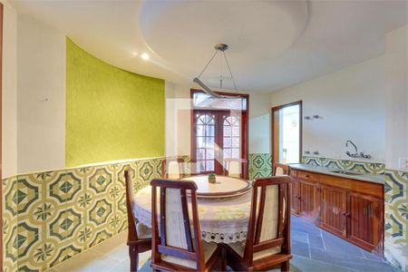 Casa à venda com 5 quartos, 742m² em Jardim dos Estados, São Paulo