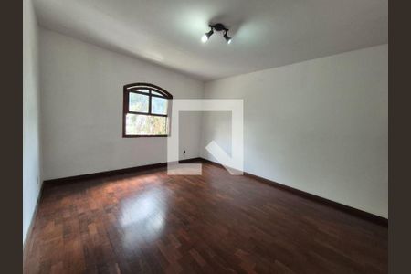 Casa à venda com 3 quartos, 204m² em Jardim Esmeralda, São Paulo