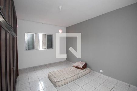 Suíte  de casa para alugar com 5 quartos, 300m² em Parque Edu Chaves, São Paulo