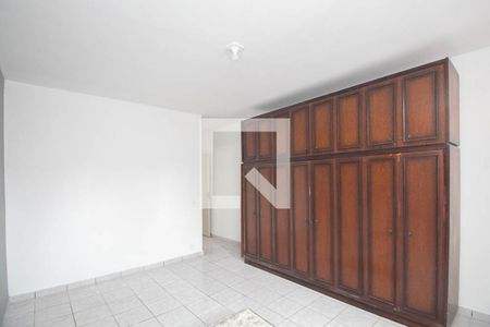 Suíte  de casa para alugar com 5 quartos, 300m² em Parque Edu Chaves, São Paulo