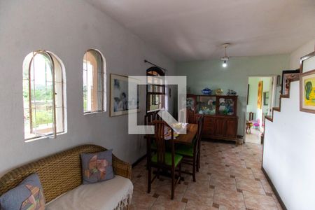 Sala de casa para alugar com 3 quartos, 244m² em Sapê, Niterói