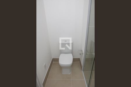 Banheiro Social de kitnet/studio para alugar com 1 quarto, 19m² em Água Branca, São Paulo