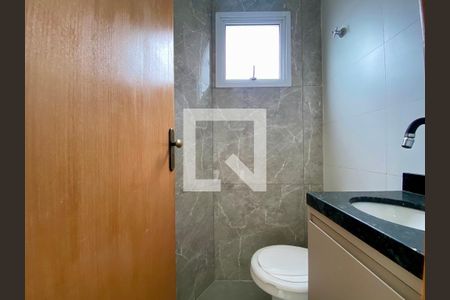 Banheiro Social de casa de condomínio para alugar com 2 quartos, 103m² em Tupi, Praia Grande