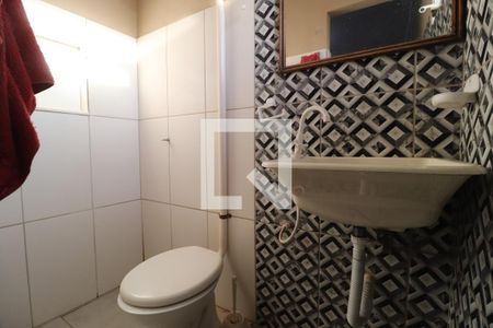 Banheiro de kitnet/studio para alugar com 1 quarto, 18m² em Martins, Uberlândia