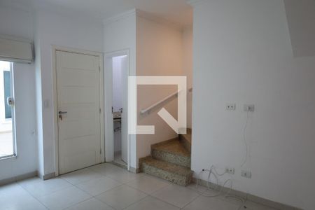 Casa de Condomínio para alugar com 2 quartos, 71m² em Jardim Prudência, São Paulo