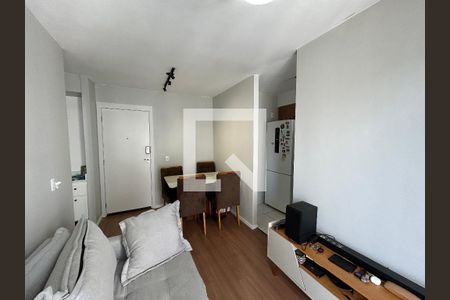 Sala de apartamento para alugar com 1 quarto, 35m² em Todos Os Santos, Rio de Janeiro