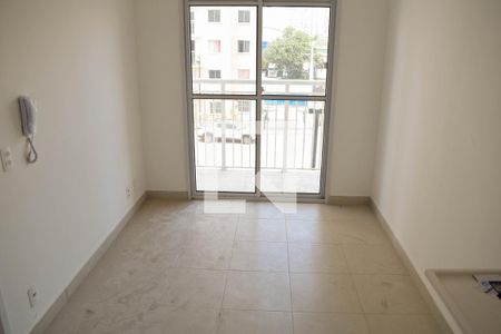 Sala/Cozinha de apartamento para alugar com 1 quarto, 28m² em Guaiaúna, São Paulo