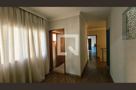 Corredor de casa para alugar com 4 quartos, 250m² em Jardim Quintas das Videiras, Jundiaí