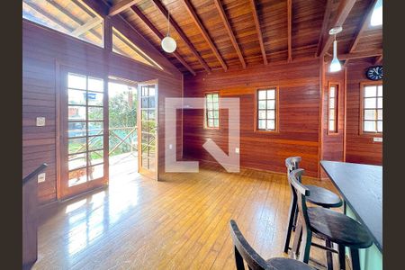 Sala de TV de casa para alugar com 3 quartos, 200m² em São João do Rio Vermelho, Florianópolis