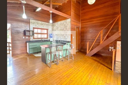Sala de TV de casa para alugar com 3 quartos, 200m² em São João do Rio Vermelho, Florianópolis