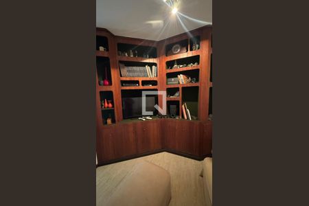 Sala de casa de condomínio à venda com 4 quartos, 400m² em Camboinhas, Niterói