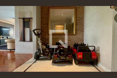 Hall de apartamento para alugar com 4 quartos, 270m² em Cerqueira César, São Paulo