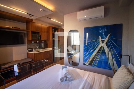 Sala / Quarto - Studio de kitnet/studio à venda com 1 quarto, 25m² em Santo Amaro, São Paulo