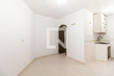 Sala/Cozinha de casa para alugar com 1 quarto, 40m² em Vila Carmosina, São Paulo