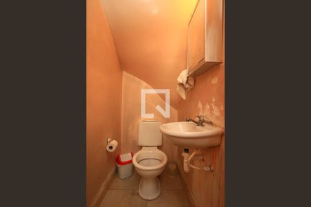 Lavabo de casa para alugar com 4 quartos, 70m² em Parque Pinheiros, Taboão da Serra