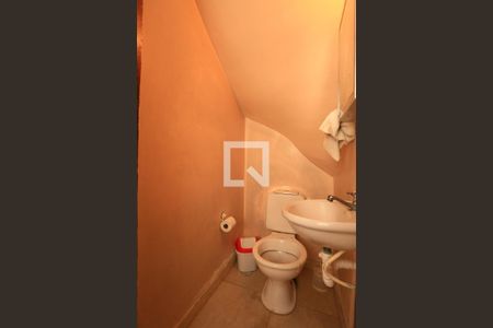 Lavabo de casa para alugar com 4 quartos, 70m² em Parque Pinheiros, Taboão da Serra