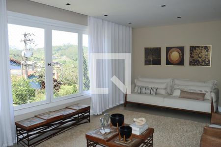 Sala de casa de condomínio para alugar com 3 quartos, 355m² em Jardim Indaia, Embu das Artes