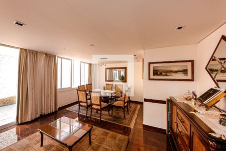 Sala de casa à venda com 6 quartos, 278m² em Jardim Avelino, São Paulo