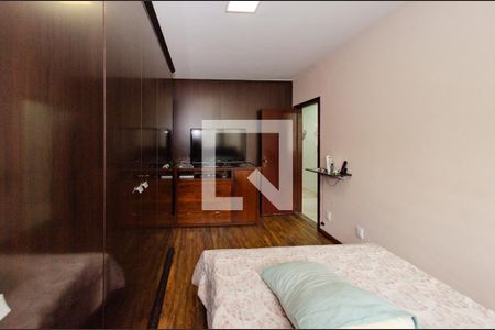 Suíte de casa à venda com 4 quartos, 220m² em Jardim America, Belo Horizonte