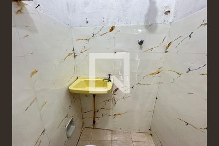 Banheiro Social de casa para alugar com 1 quarto, 75m² em Rocha Miranda, Rio de Janeiro