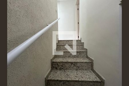 Escada de casa para alugar com 4 quartos, 176m² em Jardim Felicidade (zona Oeste), São Paulo