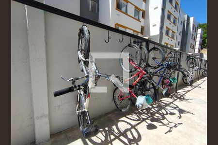 Bicicletário de apartamento para alugar com 2 quartos, 42m² em Taquara, Rio de Janeiro