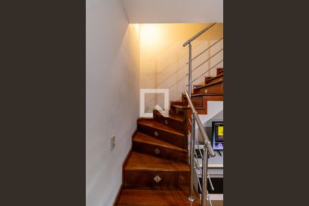 Escada de casa de condomínio à venda com 2 quartos, 66m² em Vila Carmosina, São Paulo