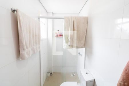 Banheiro da Suíte de casa de condomínio para alugar com 4 quartos, 240m² em Vila Nova, Porto Alegre