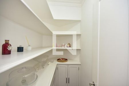 Armário do Corredor de apartamento à venda com 3 quartos, 228m² em Real Parque, São Paulo