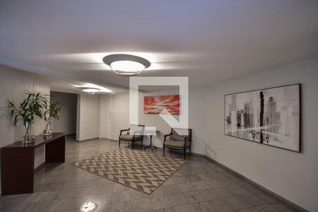 Hall Social de apartamento à venda com 3 quartos, 228m² em Real Parque, São Paulo