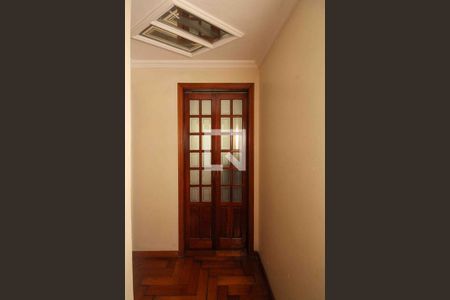 Corredor de casa à venda com 3 quartos, 110m² em Vila Ivone, São Paulo