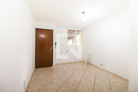 Sala de casa de condomínio para alugar com 2 quartos, 90m² em Fazenda Aricanduva, São Paulo