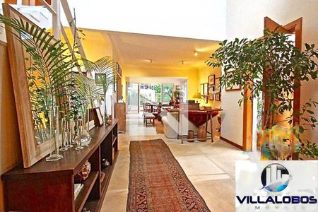 Casa à venda com 4 quartos, 400m² em Boaçava, São Paulo