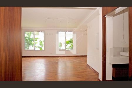 Casa à venda com 4 quartos, 263m² em Alto de Pinheiros, São Paulo