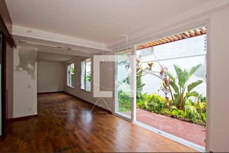 Casa à venda com 4 quartos, 263m² em Alto de Pinheiros, São Paulo