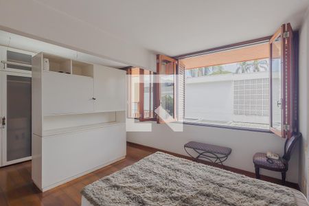 Suíte 1 de casa à venda com 3 quartos, 350m² em Alto de Pinheiros, São Paulo
