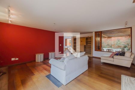 Sala de casa à venda com 3 quartos, 350m² em Alto de Pinheiros, São Paulo